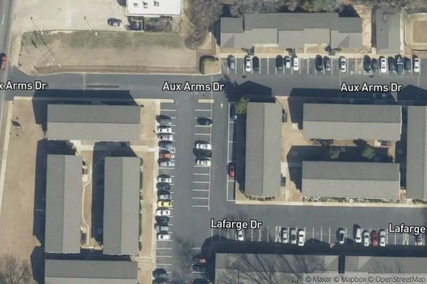 Photo of LEXINGTON CHARTER OAKS APTS
