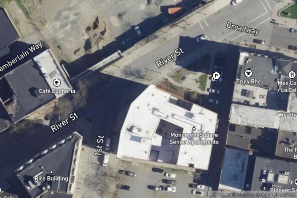 Photo of MONUMENT SQUARE APTS