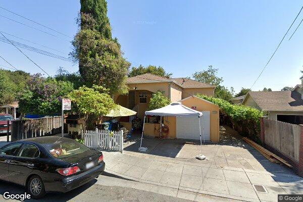 2210 OAKWOOD DR